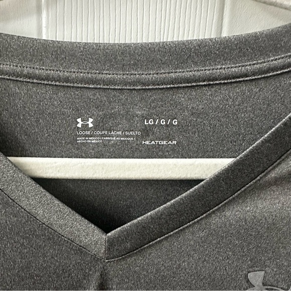 Under Armour HeatGear Charcoal Gray V-Neck T-Shirt Large | Athletic Stretch - Picture 3 of 5